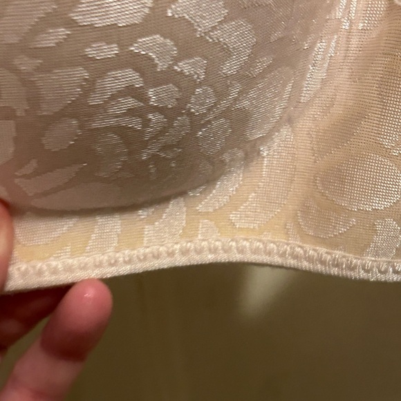 Gaiyi pink wireless bra -size 38C - Picture 2 of 7